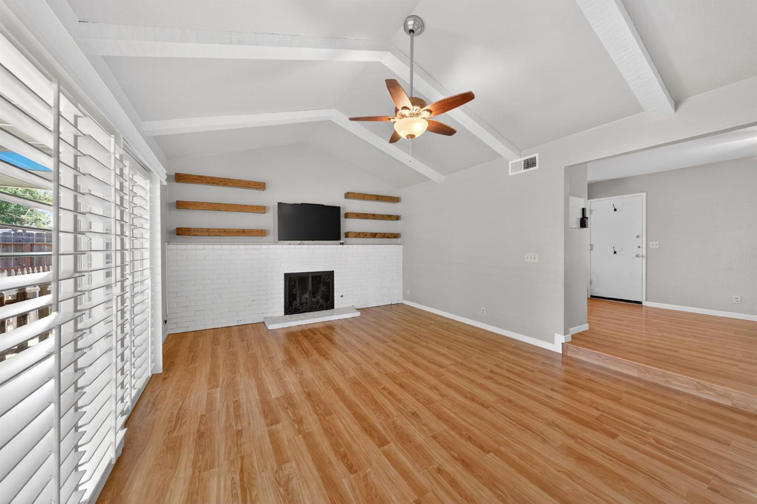1091 Stanford Ave, Clovis, CA 93611