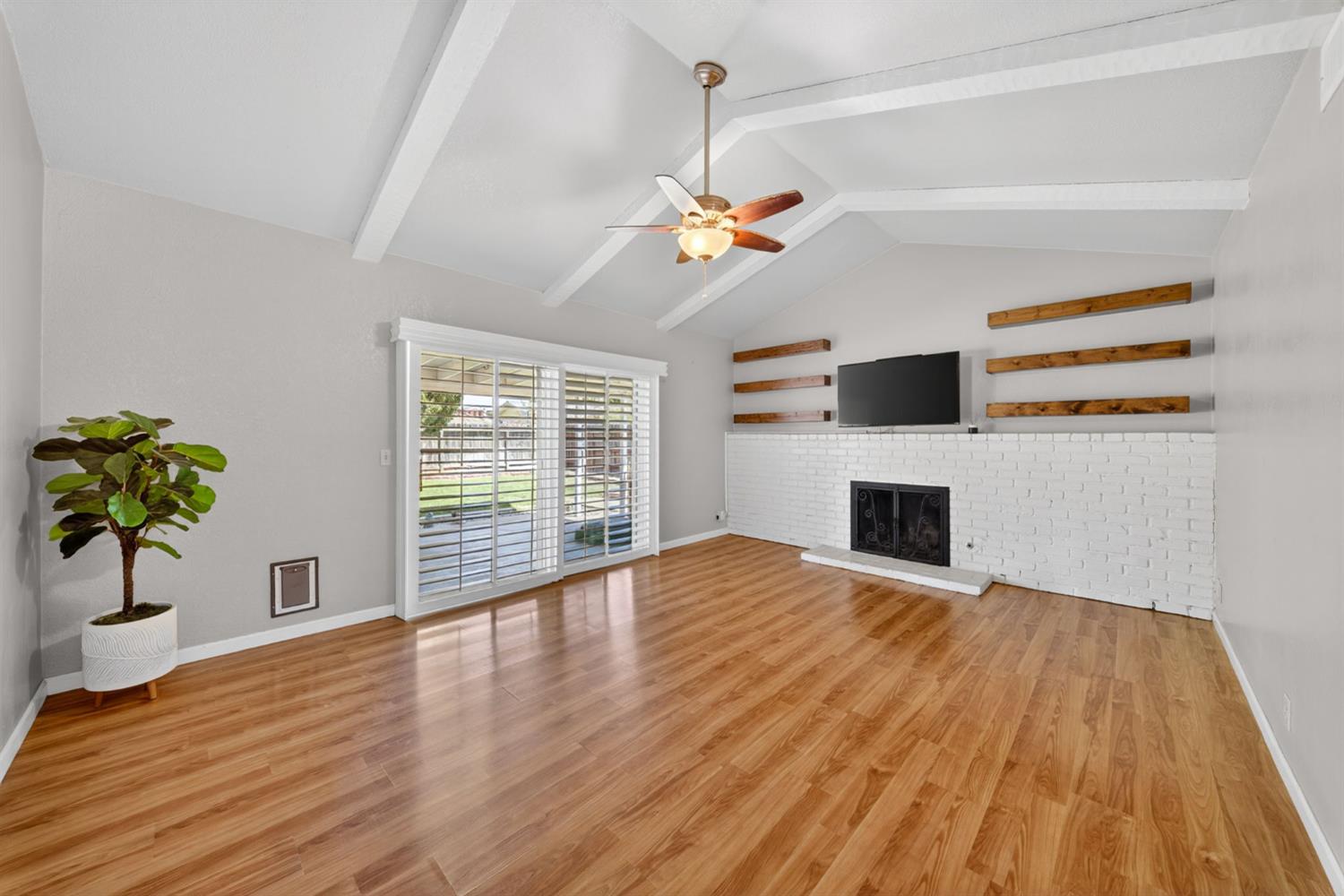 1091 Stanford Ave, Clovis, CA 93611