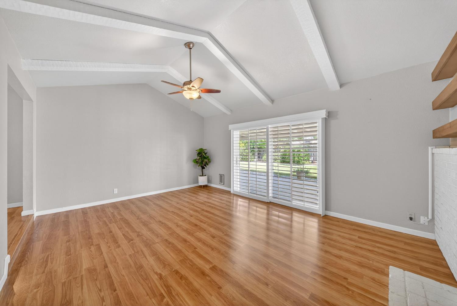 1091 Stanford Ave, Clovis, CA 93611