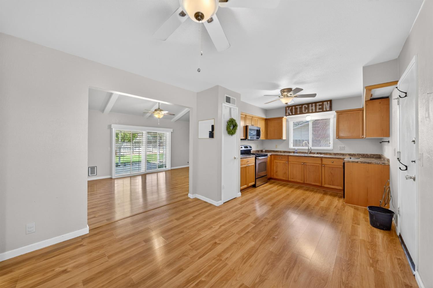 1091 Stanford Ave, Clovis, CA 93611