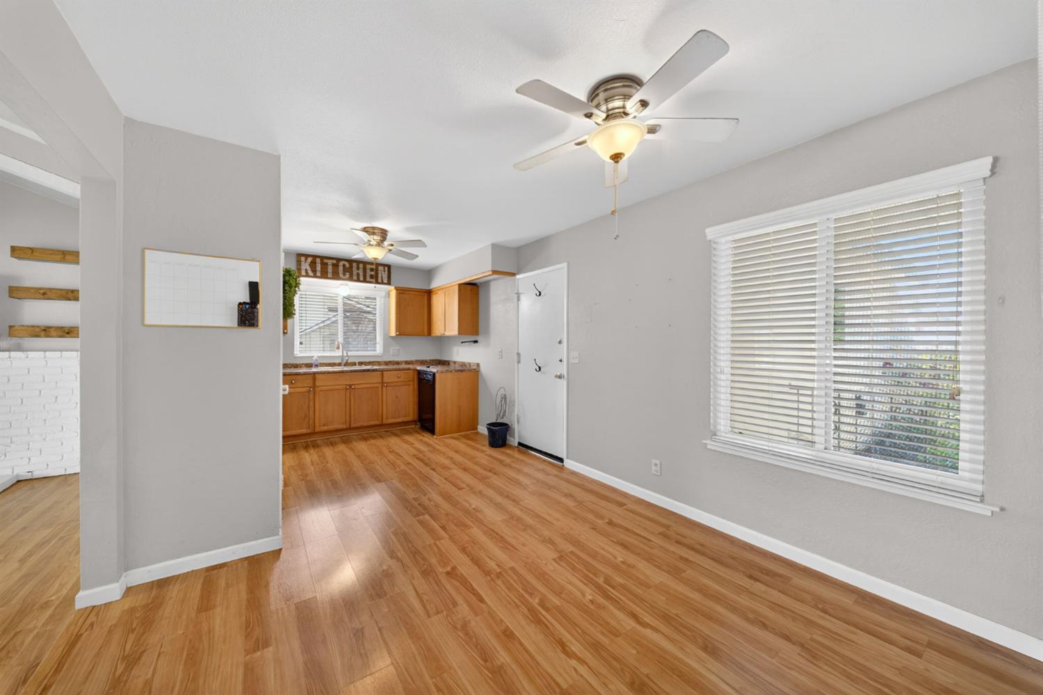 1091 Stanford Ave, Clovis, CA 93611