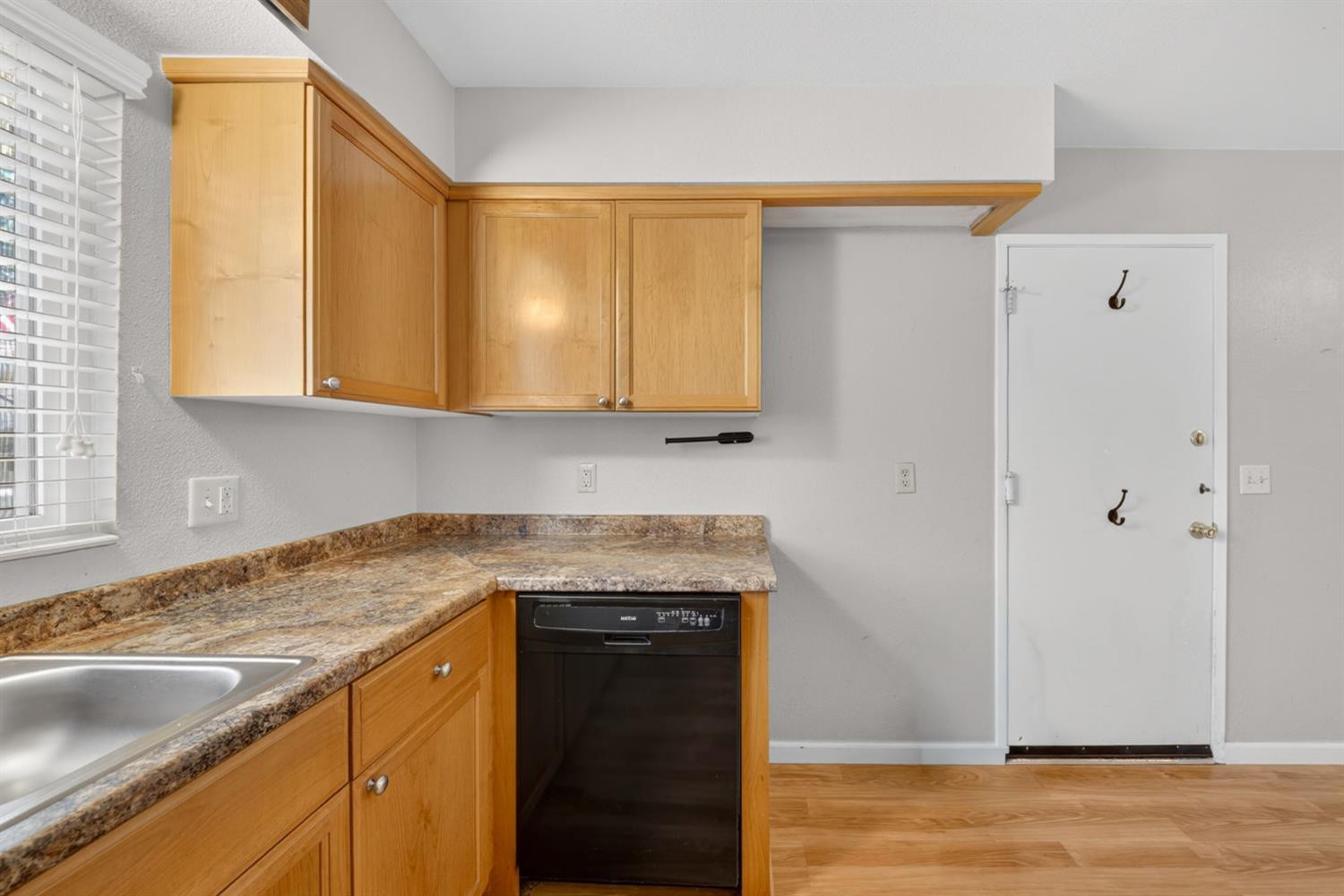 1091 Stanford Ave, Clovis, CA 93611