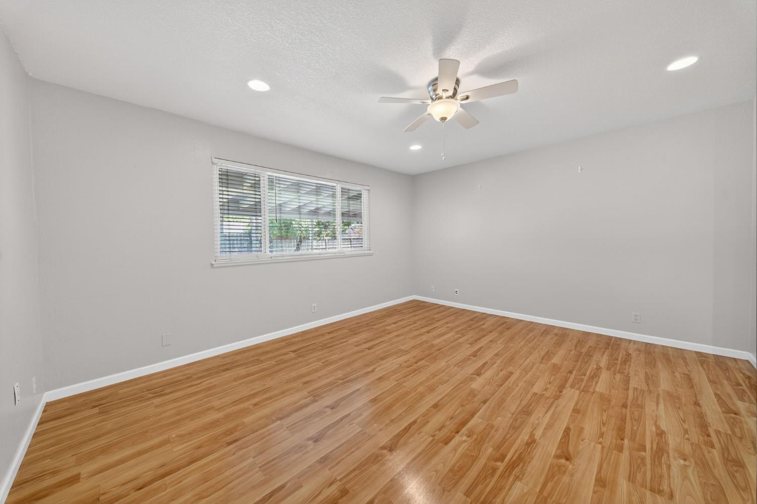 1091 Stanford Ave, Clovis, CA 93611