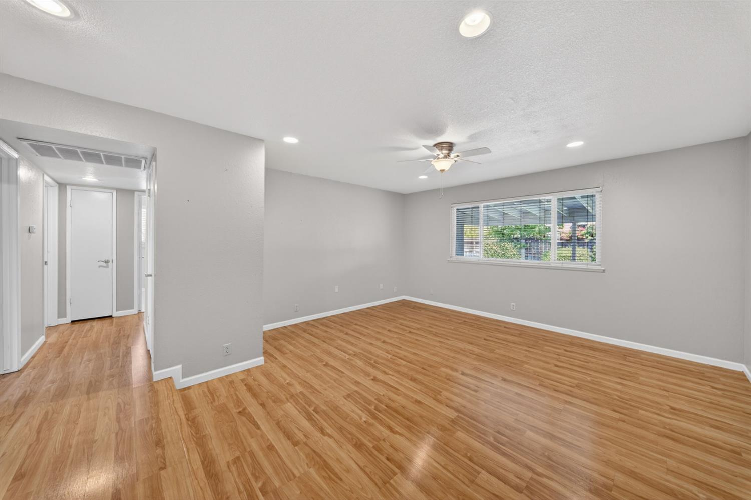 1091 Stanford Ave, Clovis, CA 93611