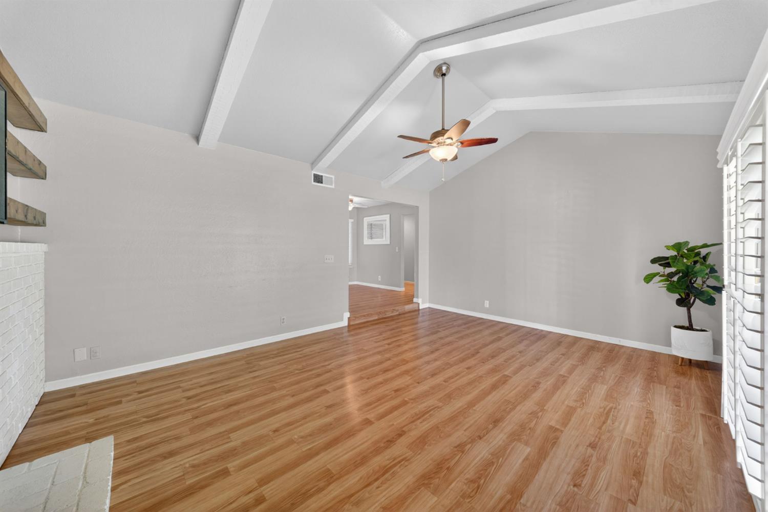 1091 Stanford Ave, Clovis, CA 93611