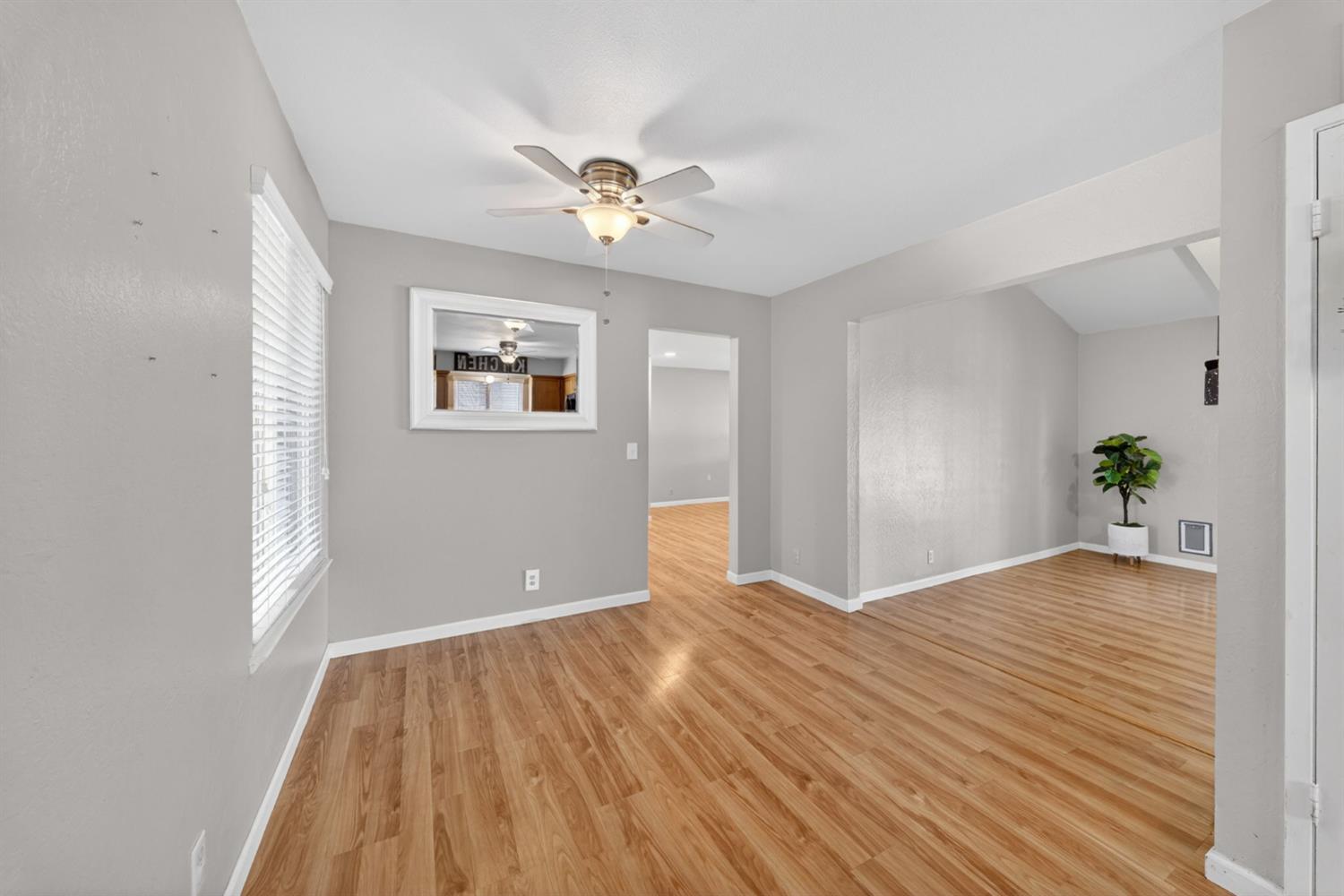 1091 Stanford Ave, Clovis, CA 93611