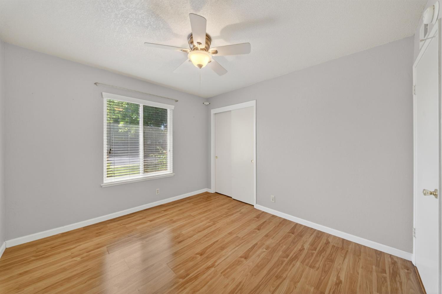1091 Stanford Ave, Clovis, CA 93611