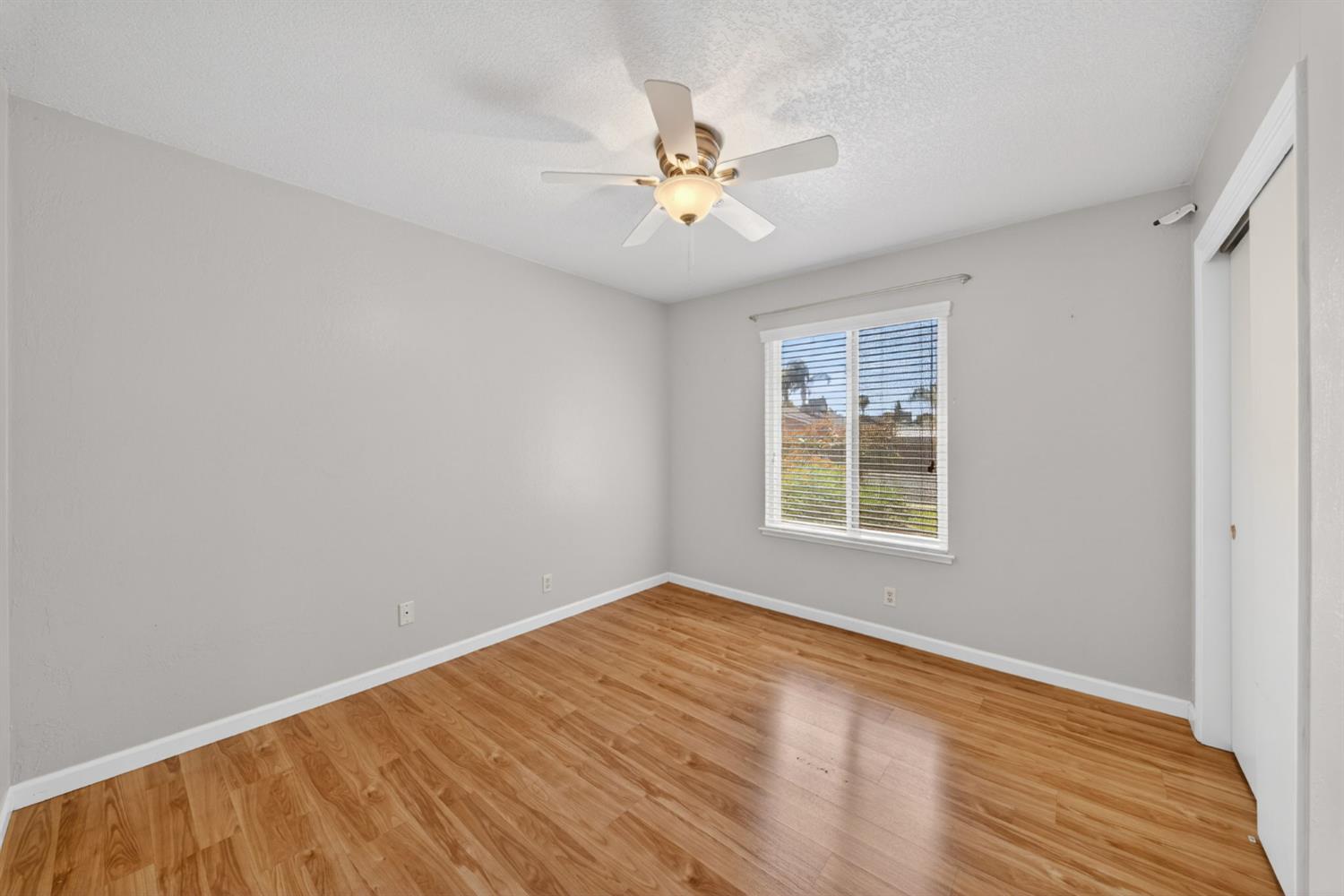 1091 Stanford Ave, Clovis, CA 93611