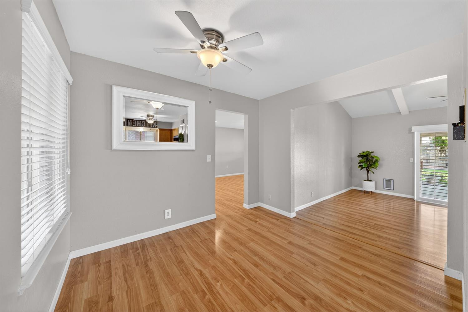 1091 Stanford Ave, Clovis, CA 93611