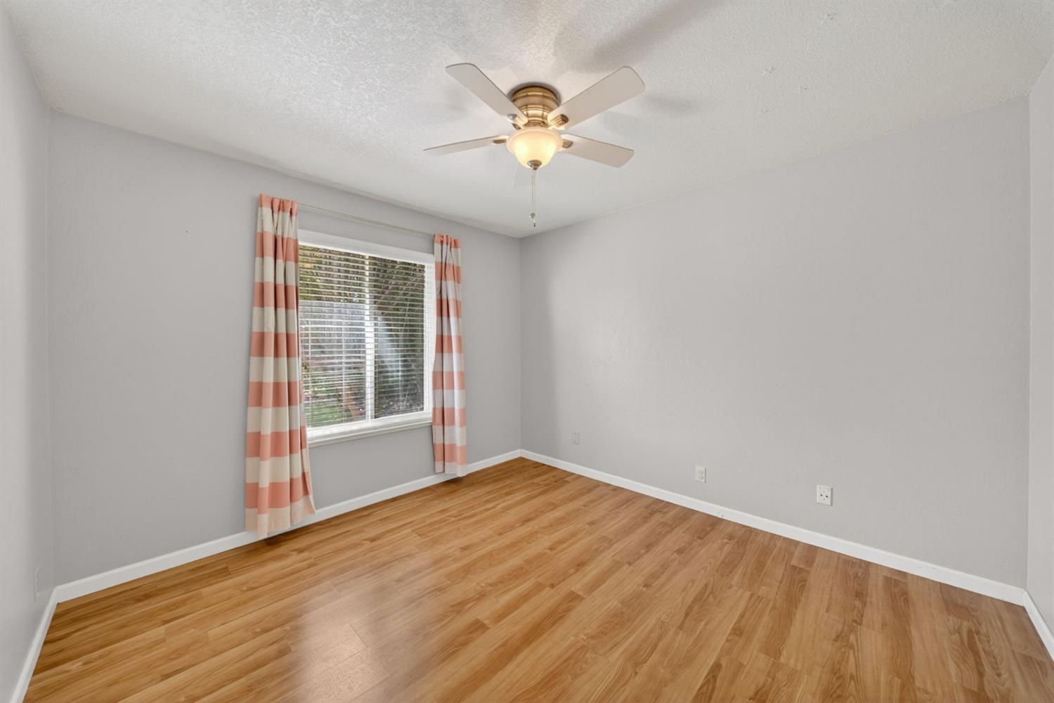 1091 Stanford Ave, Clovis, CA 93611