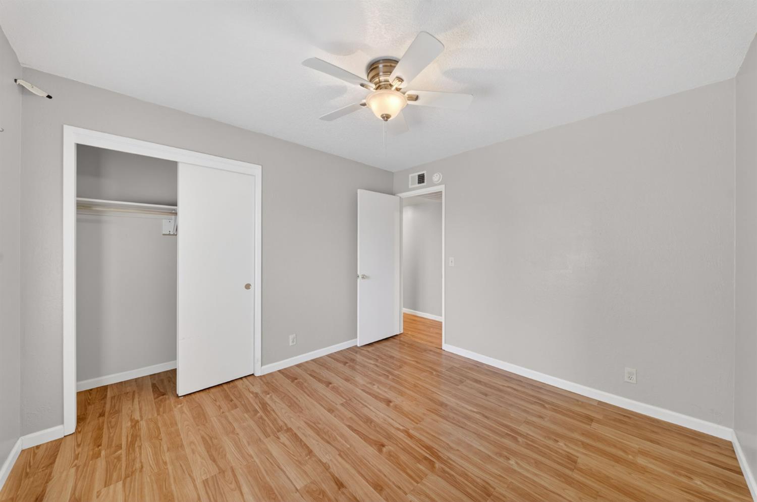 1091 Stanford Ave, Clovis, CA 93611