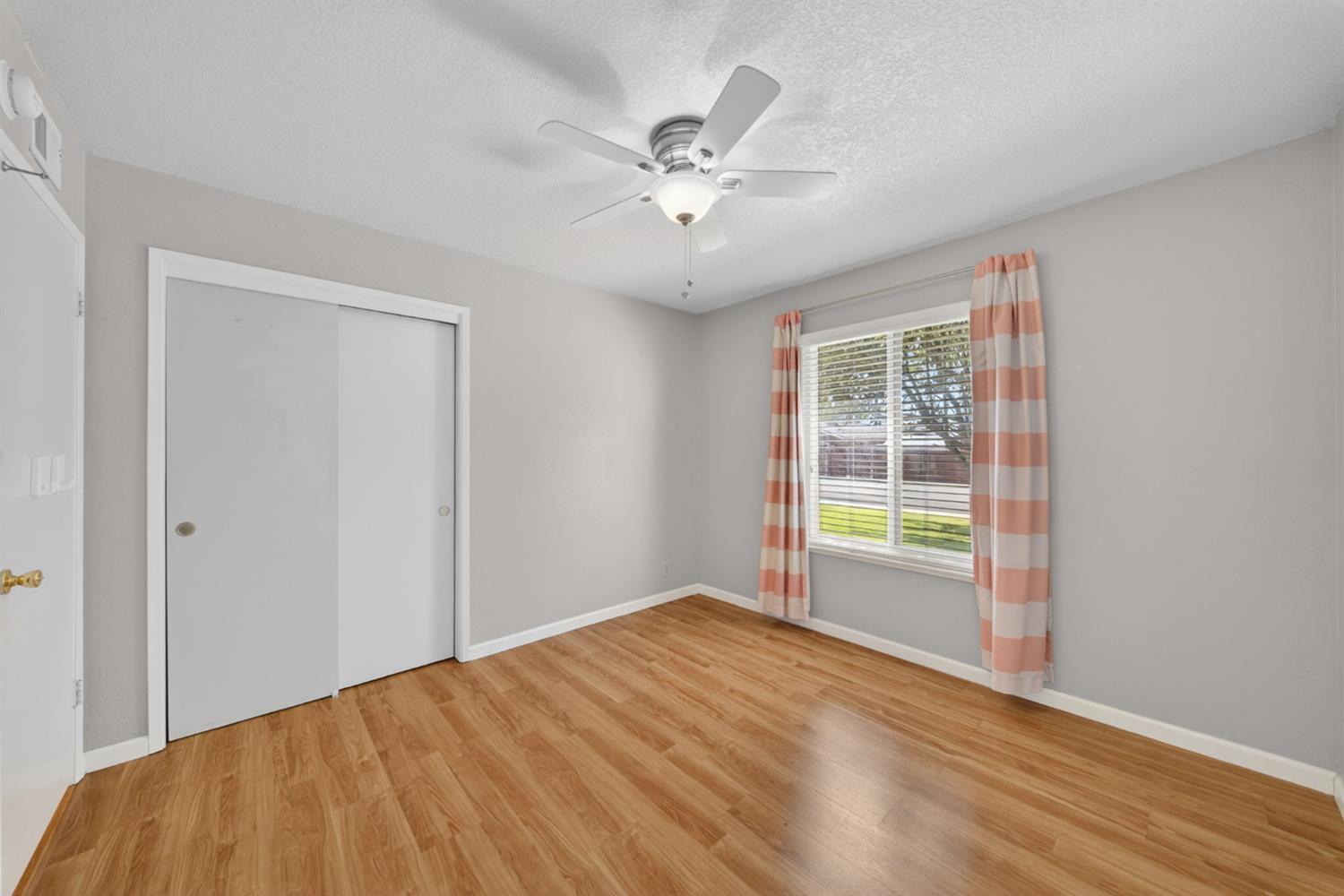 1091 Stanford Ave, Clovis, CA 93611