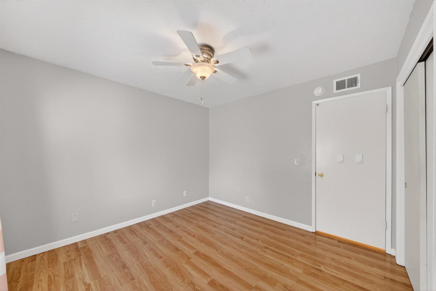1091 Stanford Ave, Clovis, CA 93611