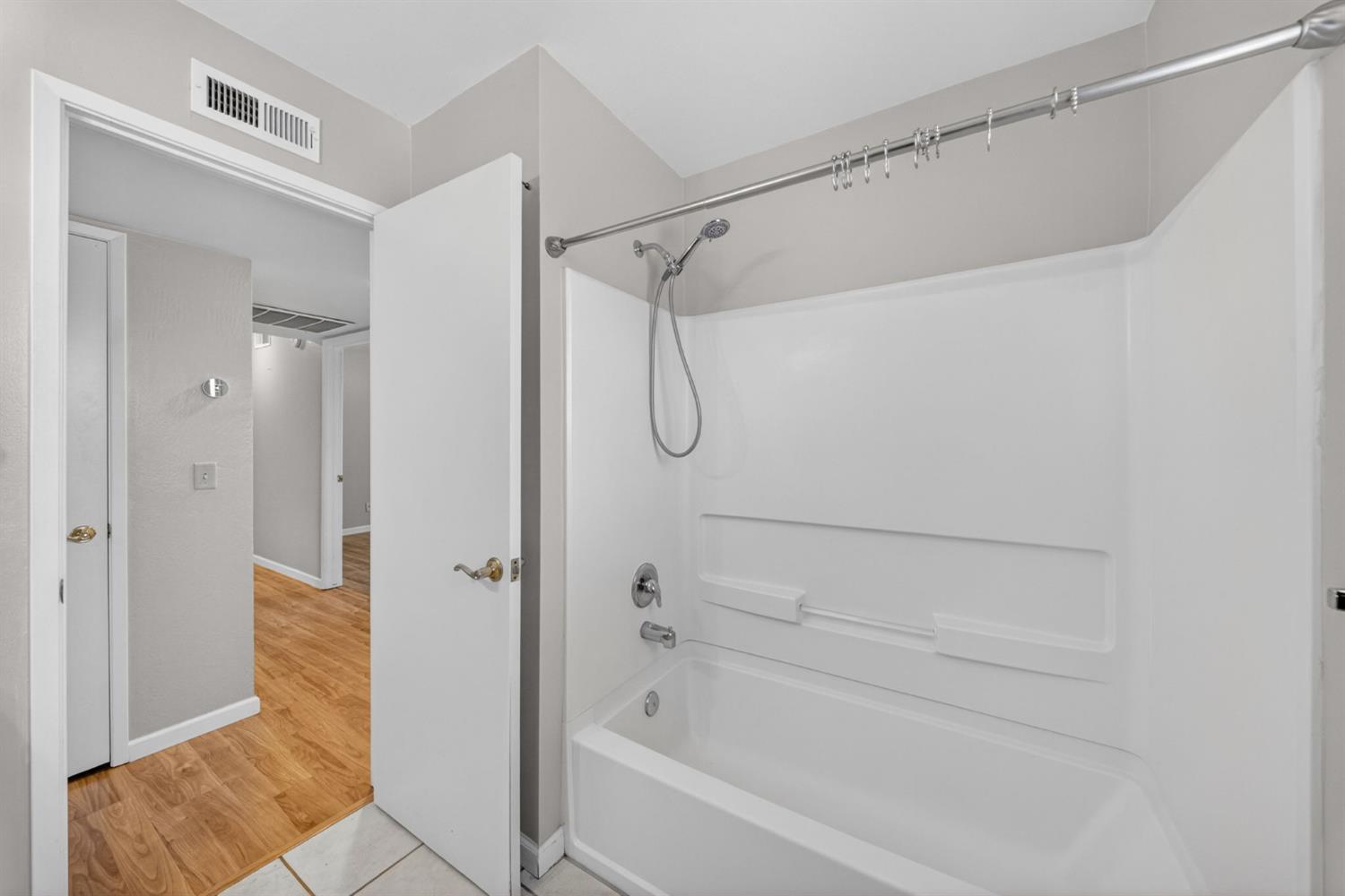 1091 Stanford Ave, Clovis, CA 93611