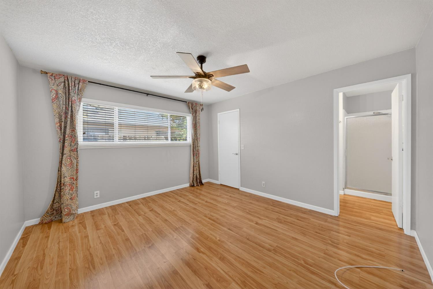 1091 Stanford Ave, Clovis, CA 93611