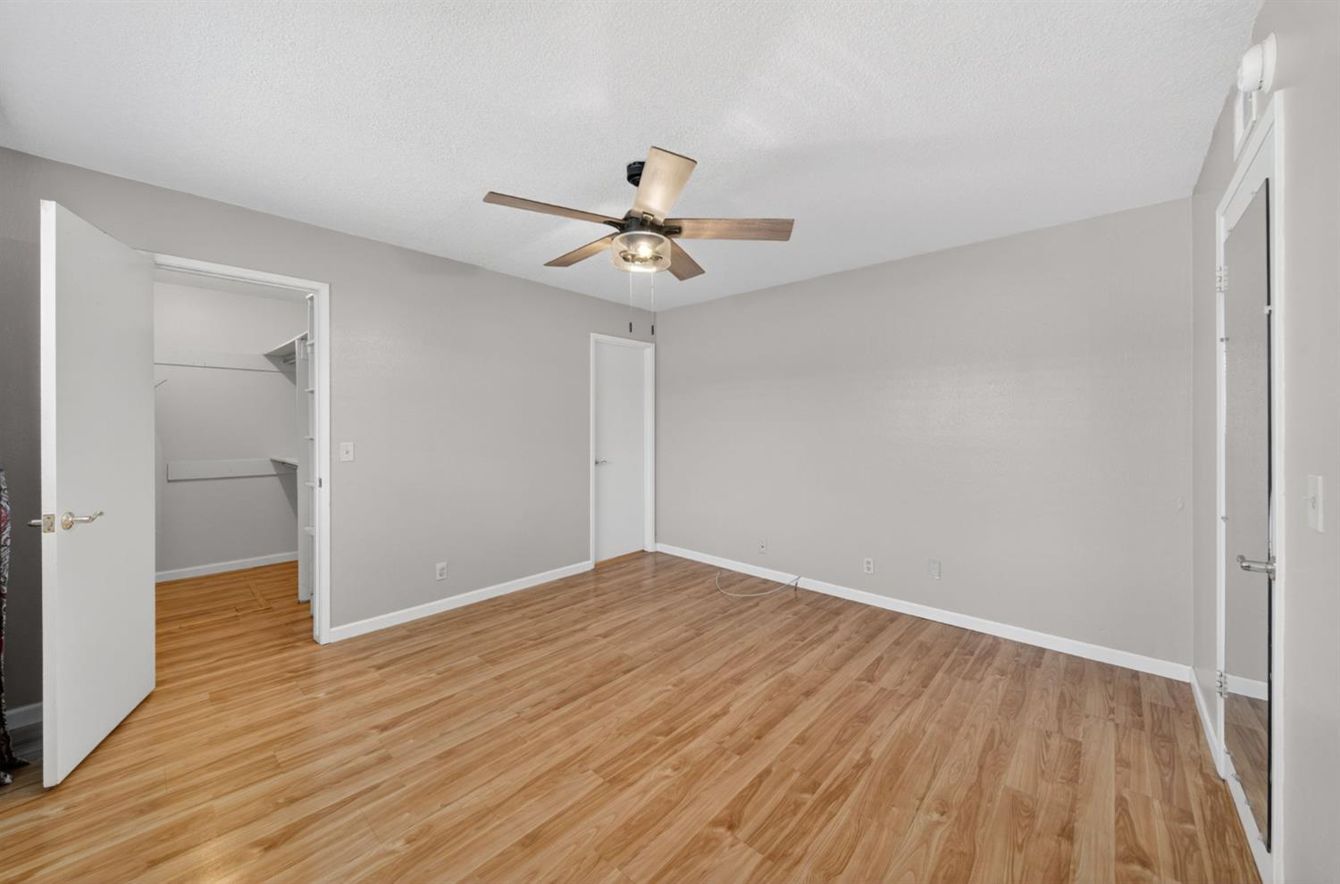 1091 Stanford Ave, Clovis, CA 93611