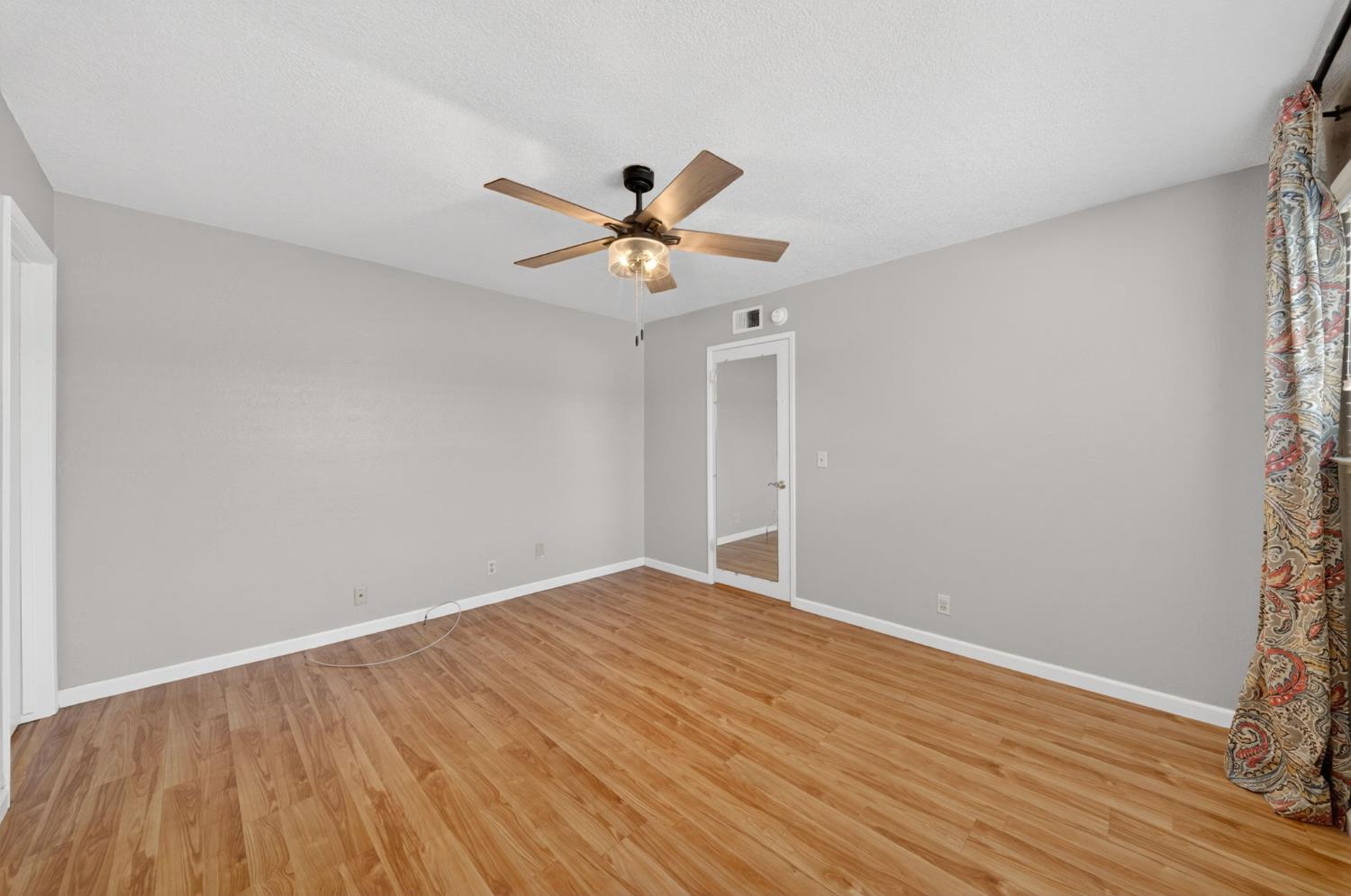 1091 Stanford Ave, Clovis, CA 93611