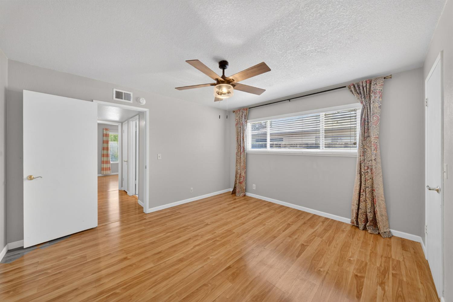 1091 Stanford Ave, Clovis, CA 93611