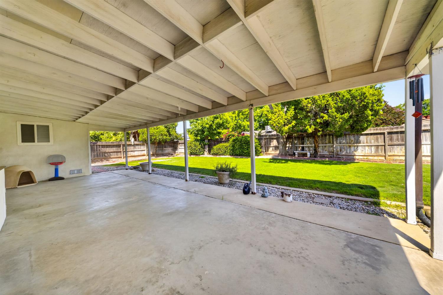 1091 Stanford Ave, Clovis, CA 93611