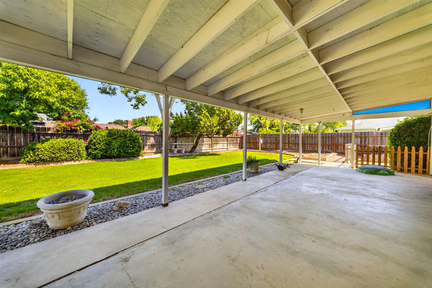 1091 Stanford Ave, Clovis, CA 93611