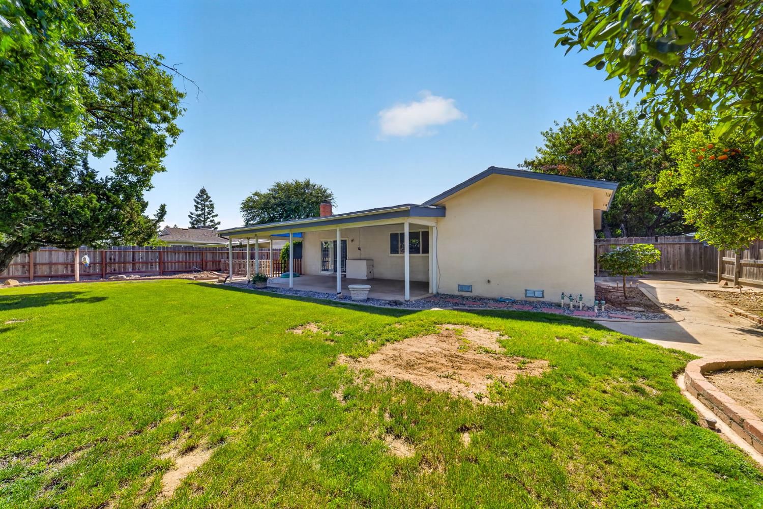 1091 Stanford Ave, Clovis, CA 93611