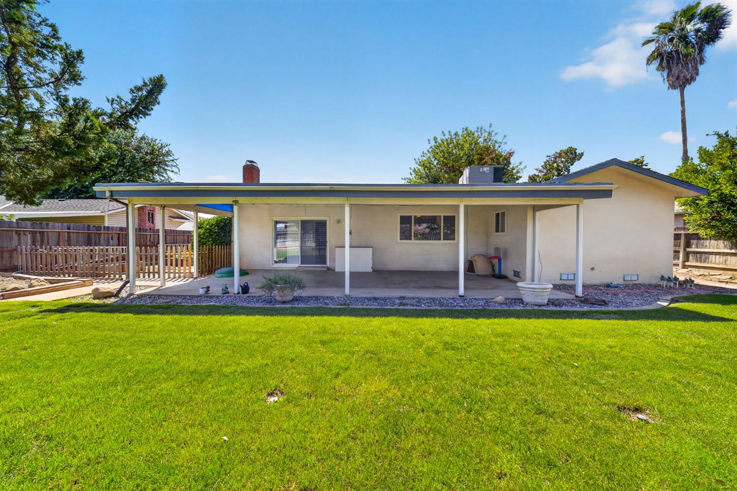 1091 Stanford Ave, Clovis, CA 93611
