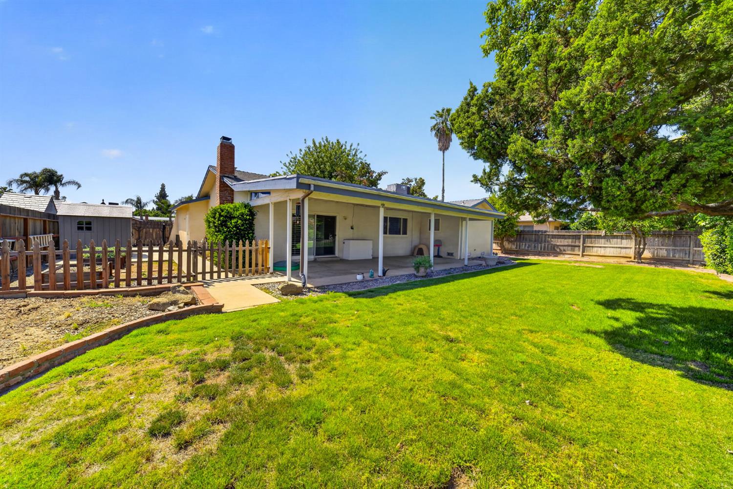 1091 Stanford Ave, Clovis, CA 93611