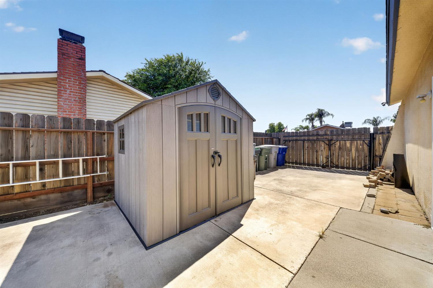 1091 Stanford Ave, Clovis, CA 93611