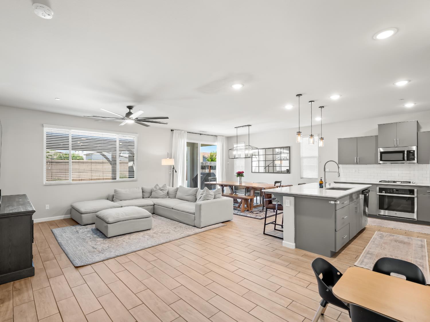 3322 Hermosa Ave, Clovis, CA 93619