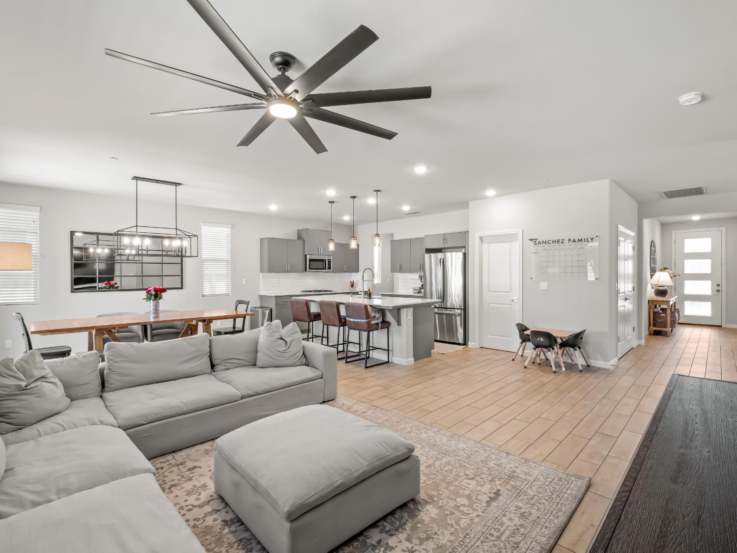 3322 Hermosa Ave, Clovis, CA 93619