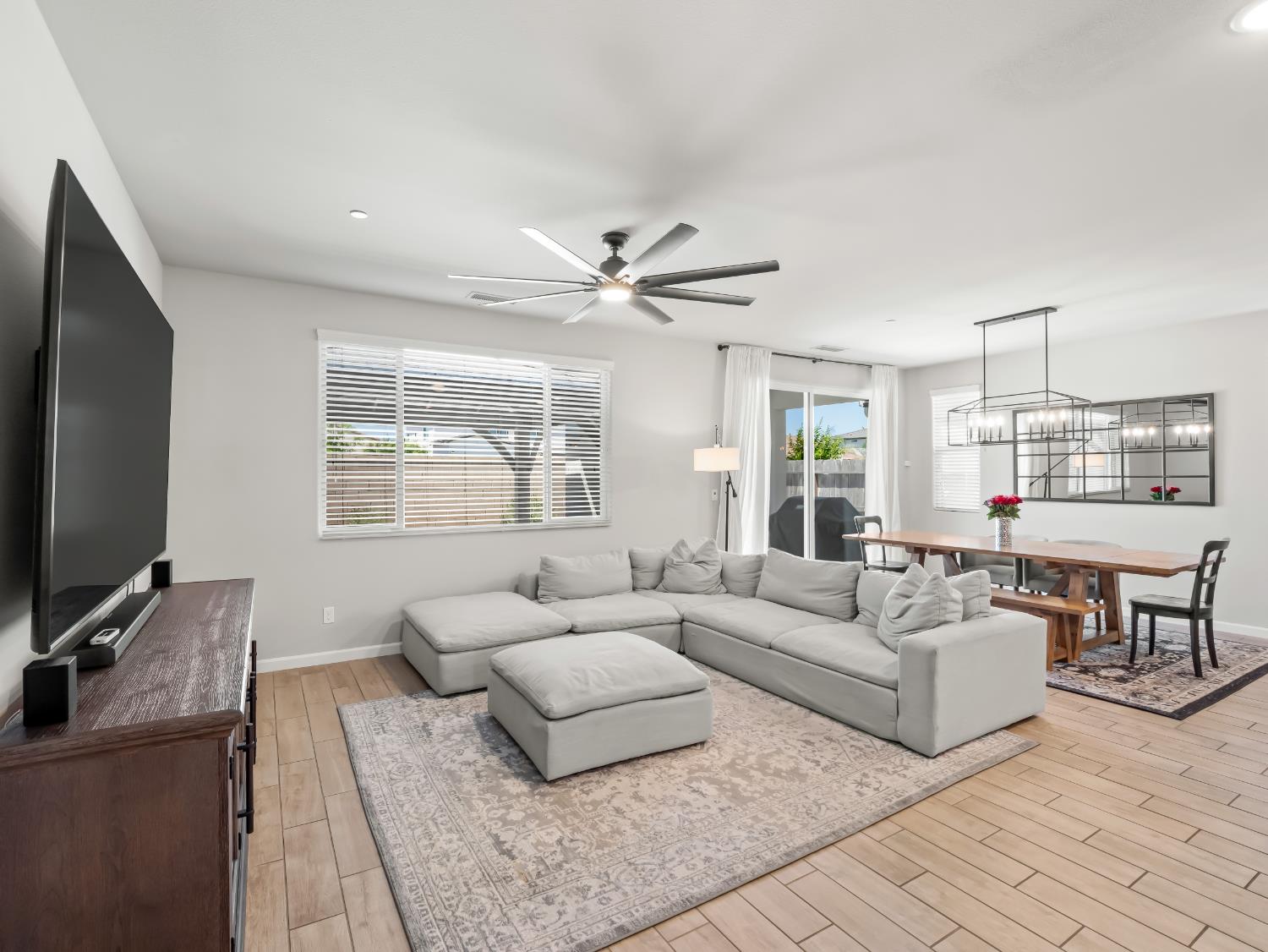 3322 Hermosa Ave, Clovis, CA 93619