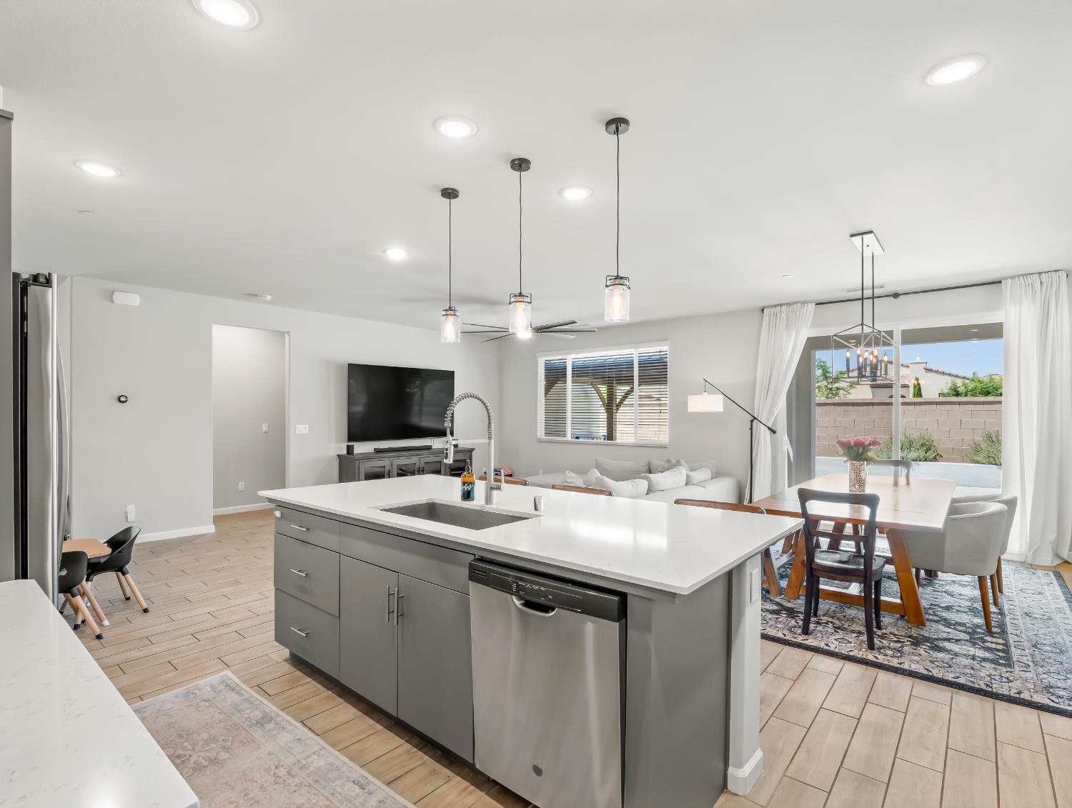 3322 Hermosa Ave, Clovis, CA 93619