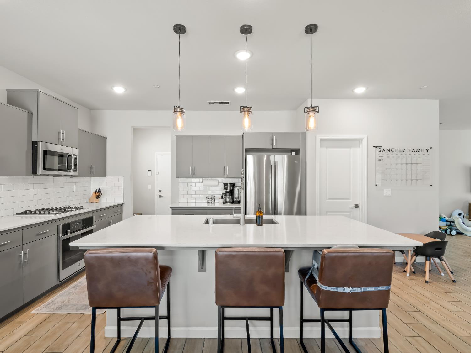 3322 Hermosa Ave, Clovis, CA 93619