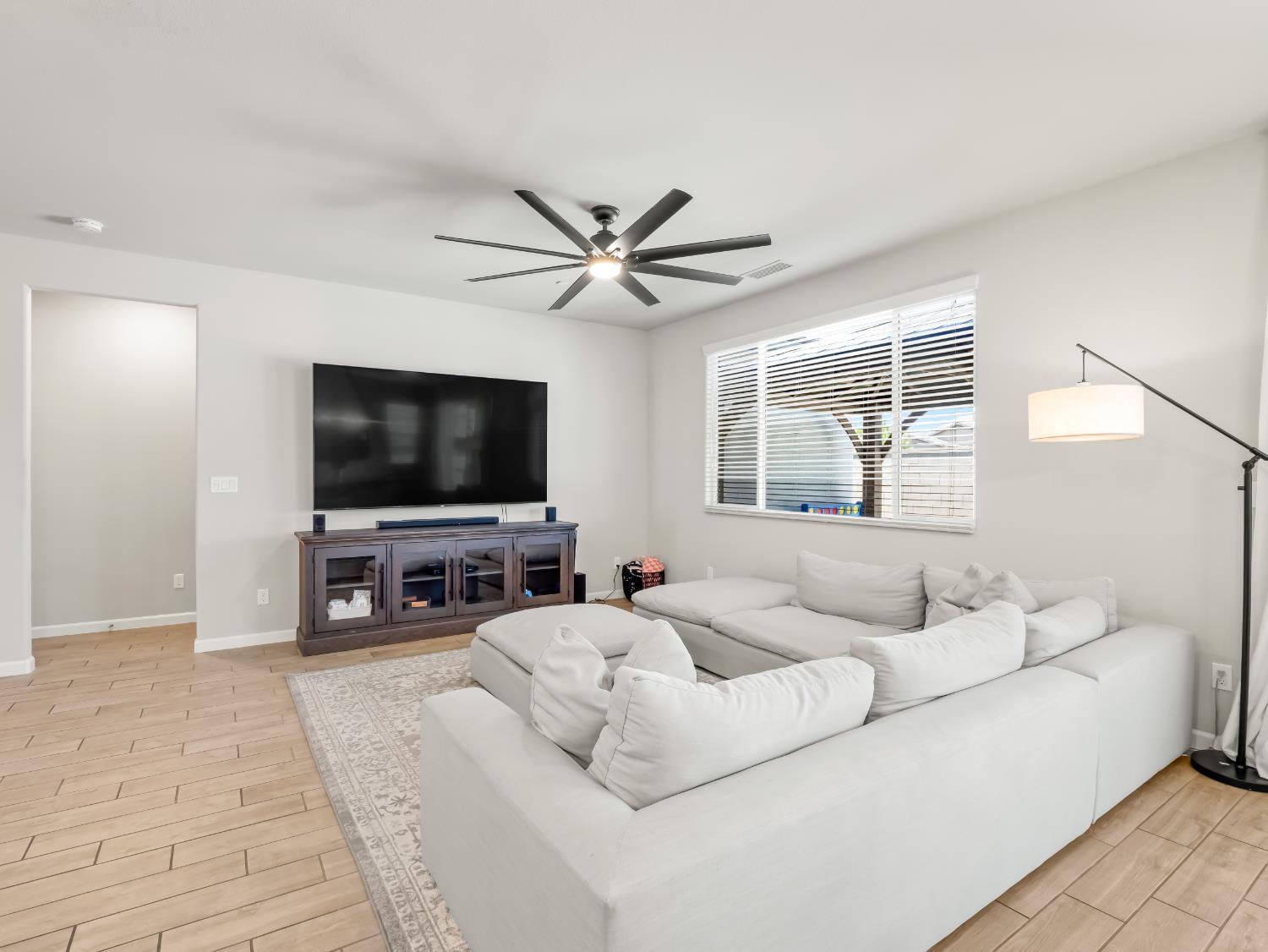 3322 Hermosa Ave, Clovis, CA 93619