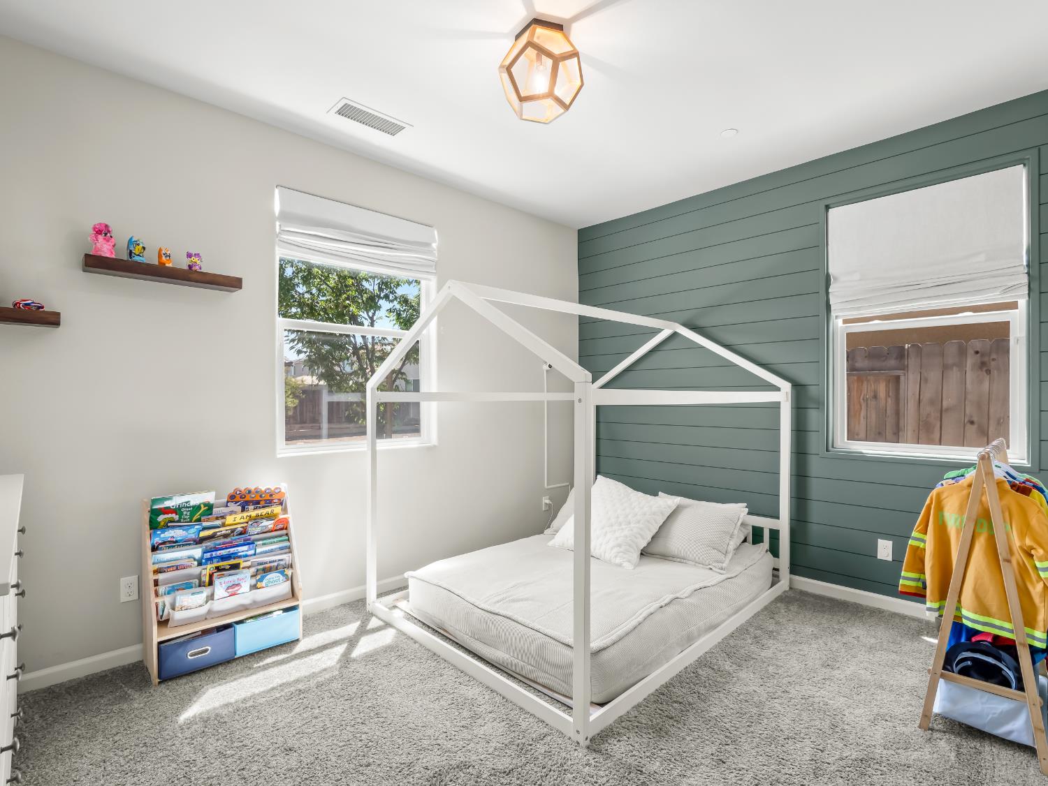 3322 Hermosa Ave, Clovis, CA 93619