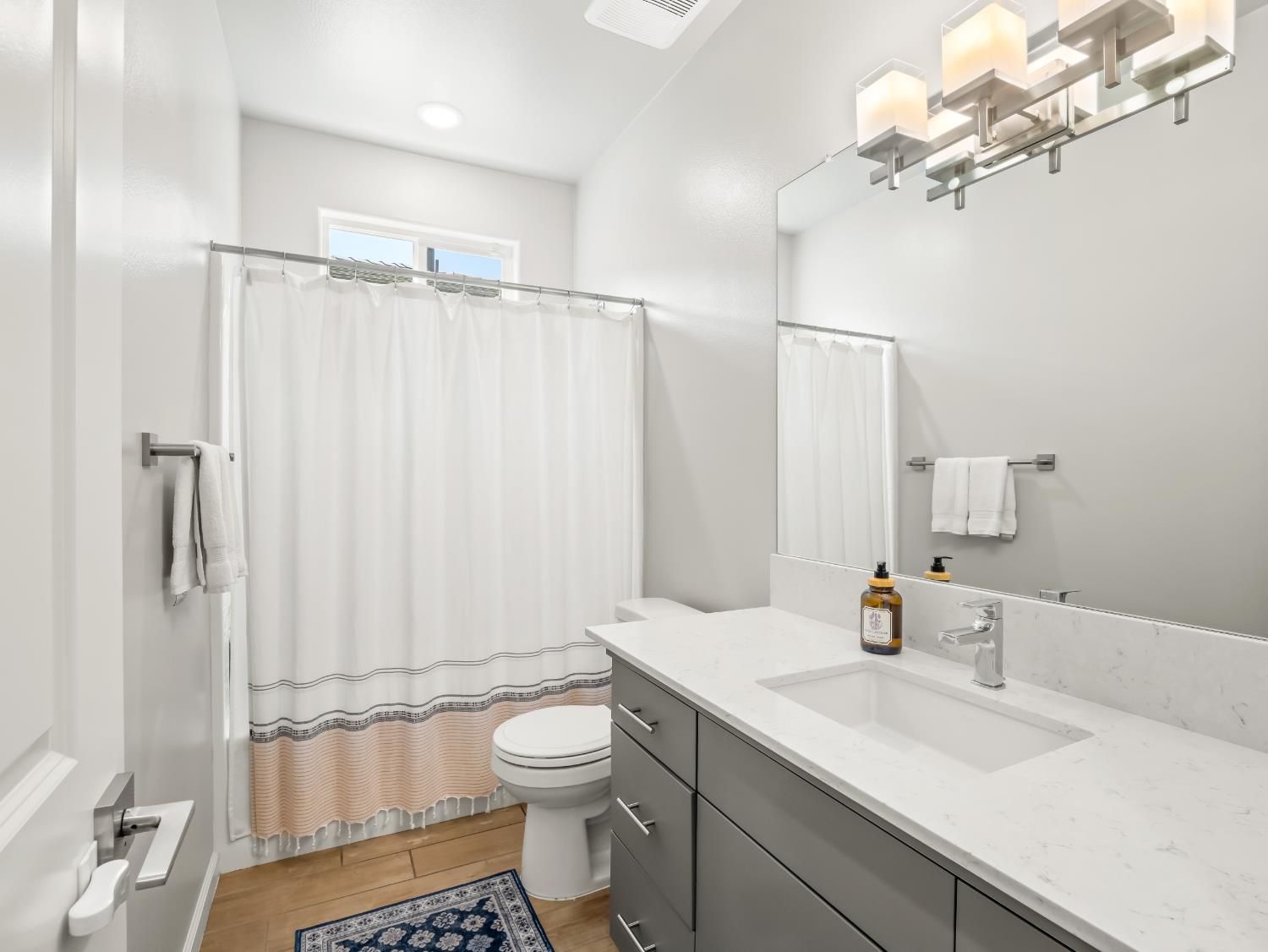 3322 Hermosa Ave, Clovis, CA 93619