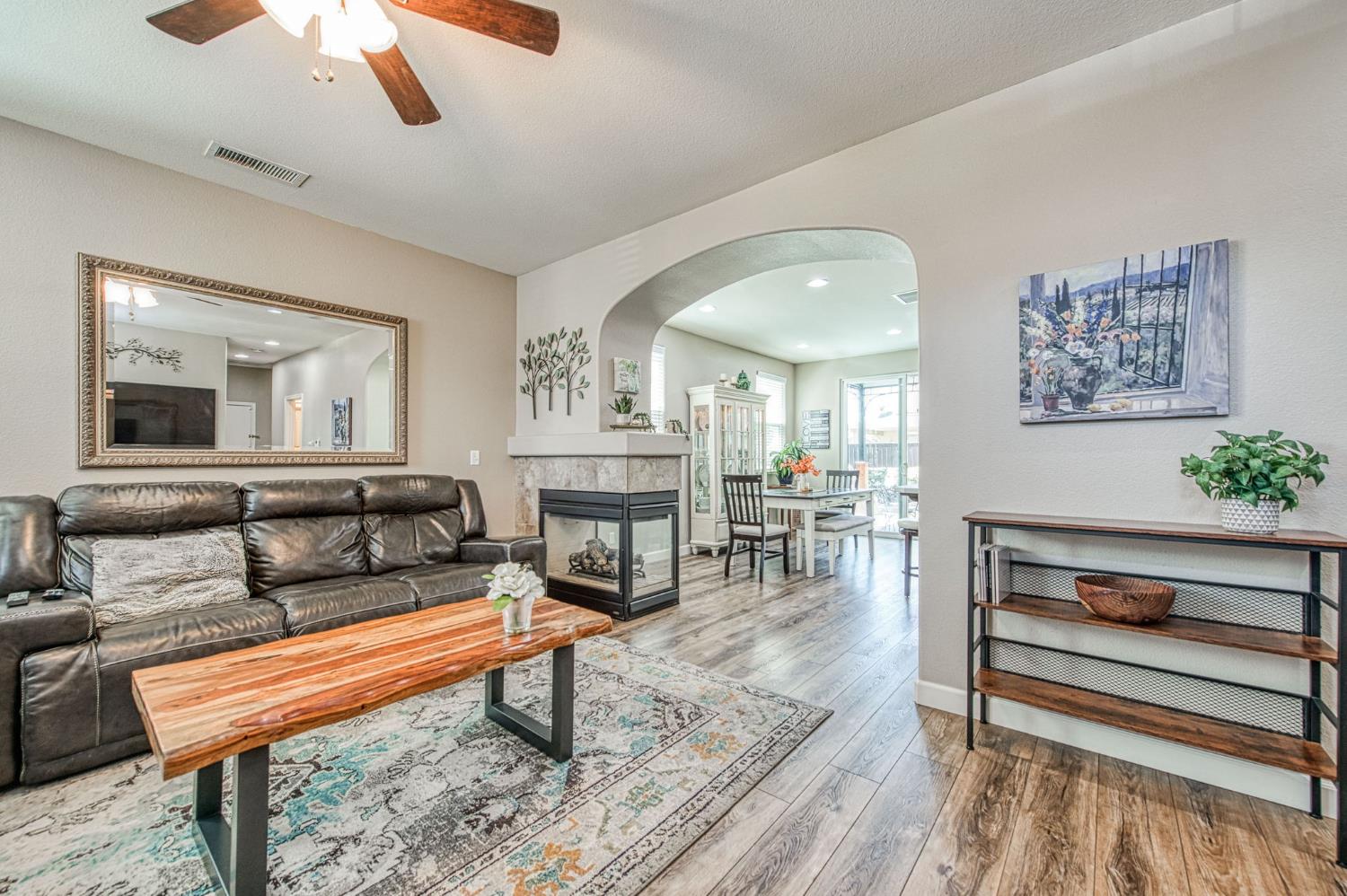 3665 W Black Walnut Ln, Fresno, CA 93711
