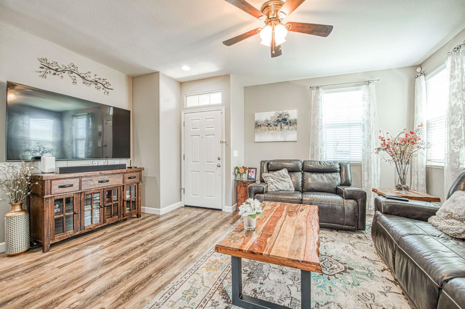 3665 W Black Walnut Ln, Fresno, CA 93711