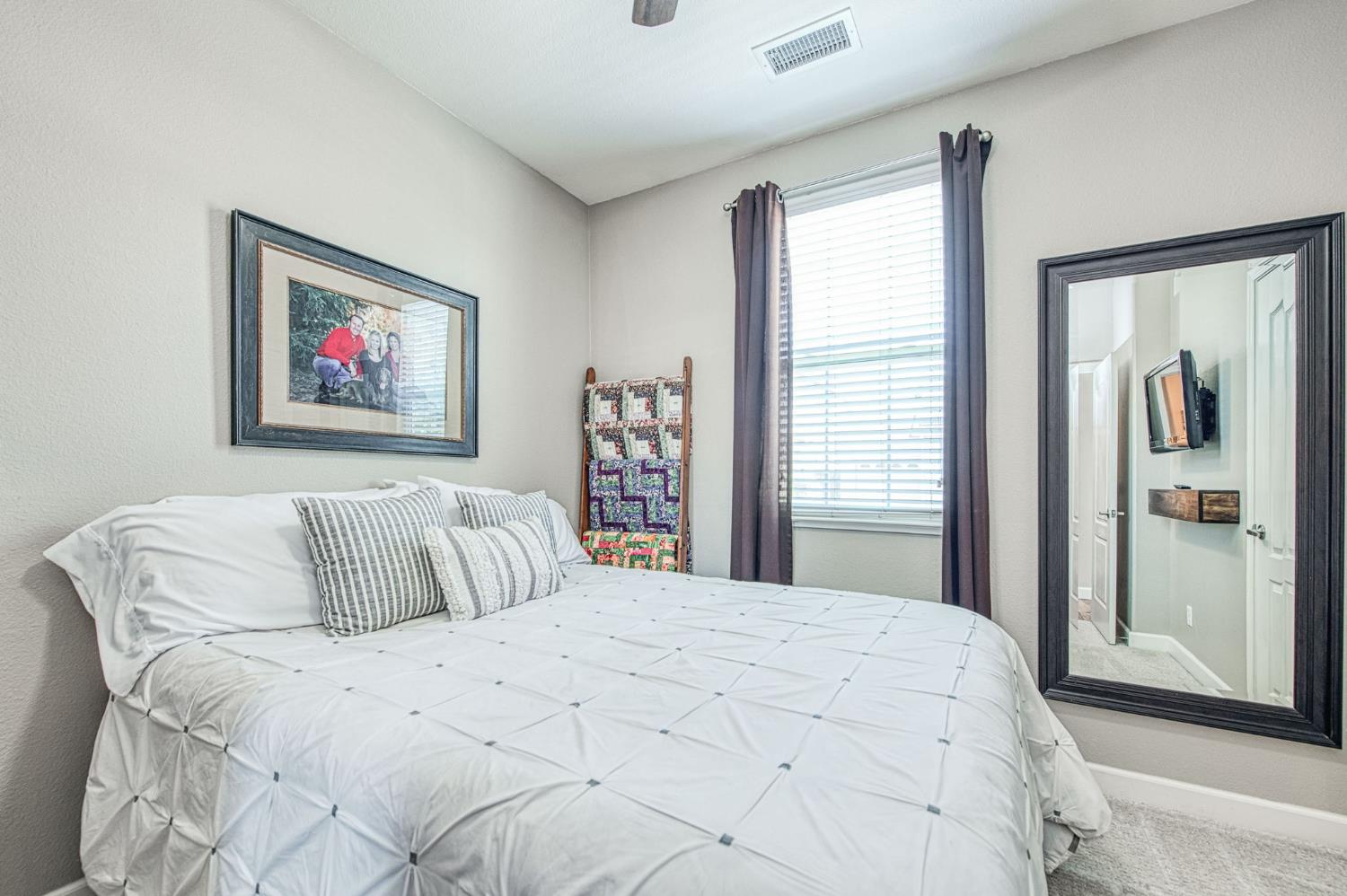3665 W Black Walnut Ln, Fresno, CA 93711