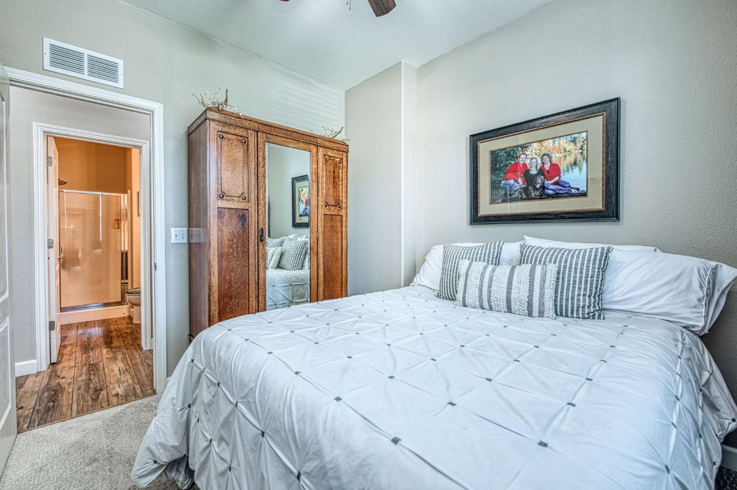 3665 W Black Walnut Ln, Fresno, CA 93711