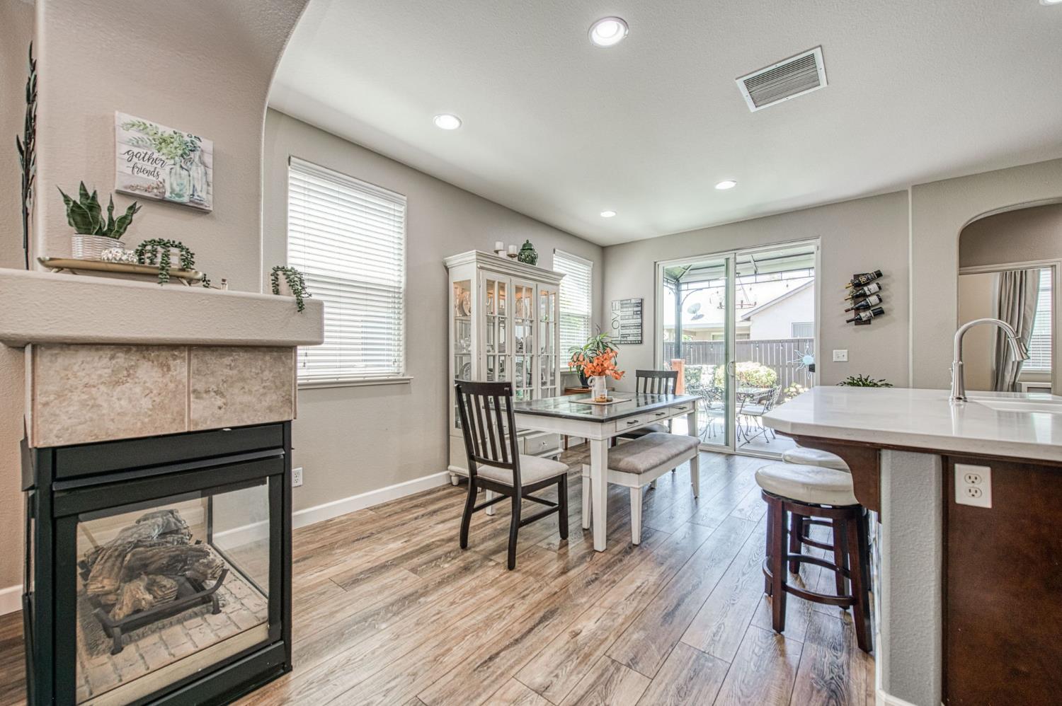 3665 W Black Walnut Ln, Fresno, CA 93711