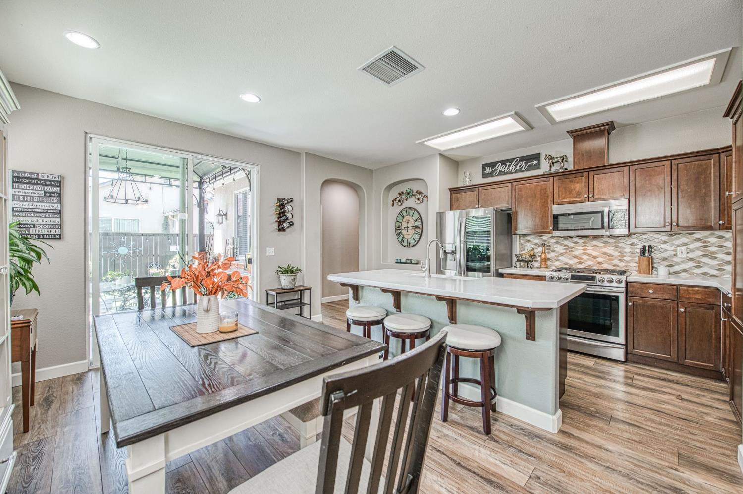3665 W Black Walnut Ln, Fresno, CA 93711