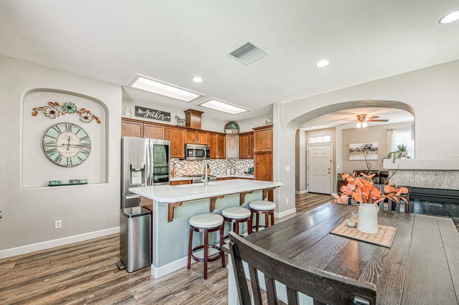 3665 W Black Walnut Ln, Fresno, CA 93711