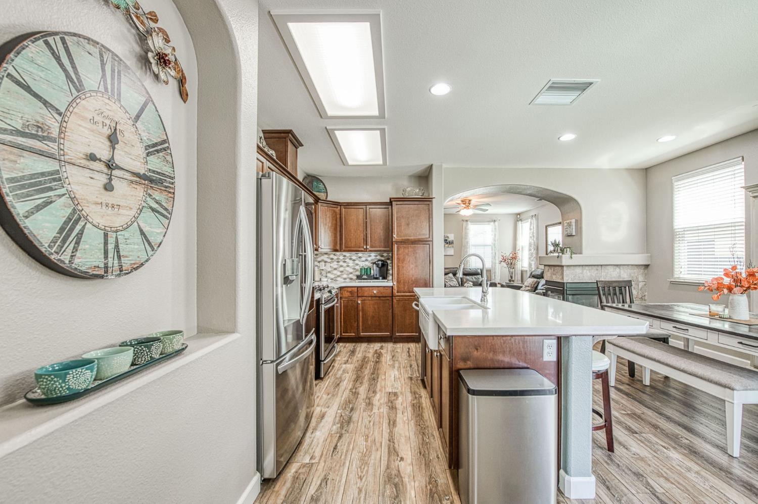 3665 W Black Walnut Ln, Fresno, CA 93711