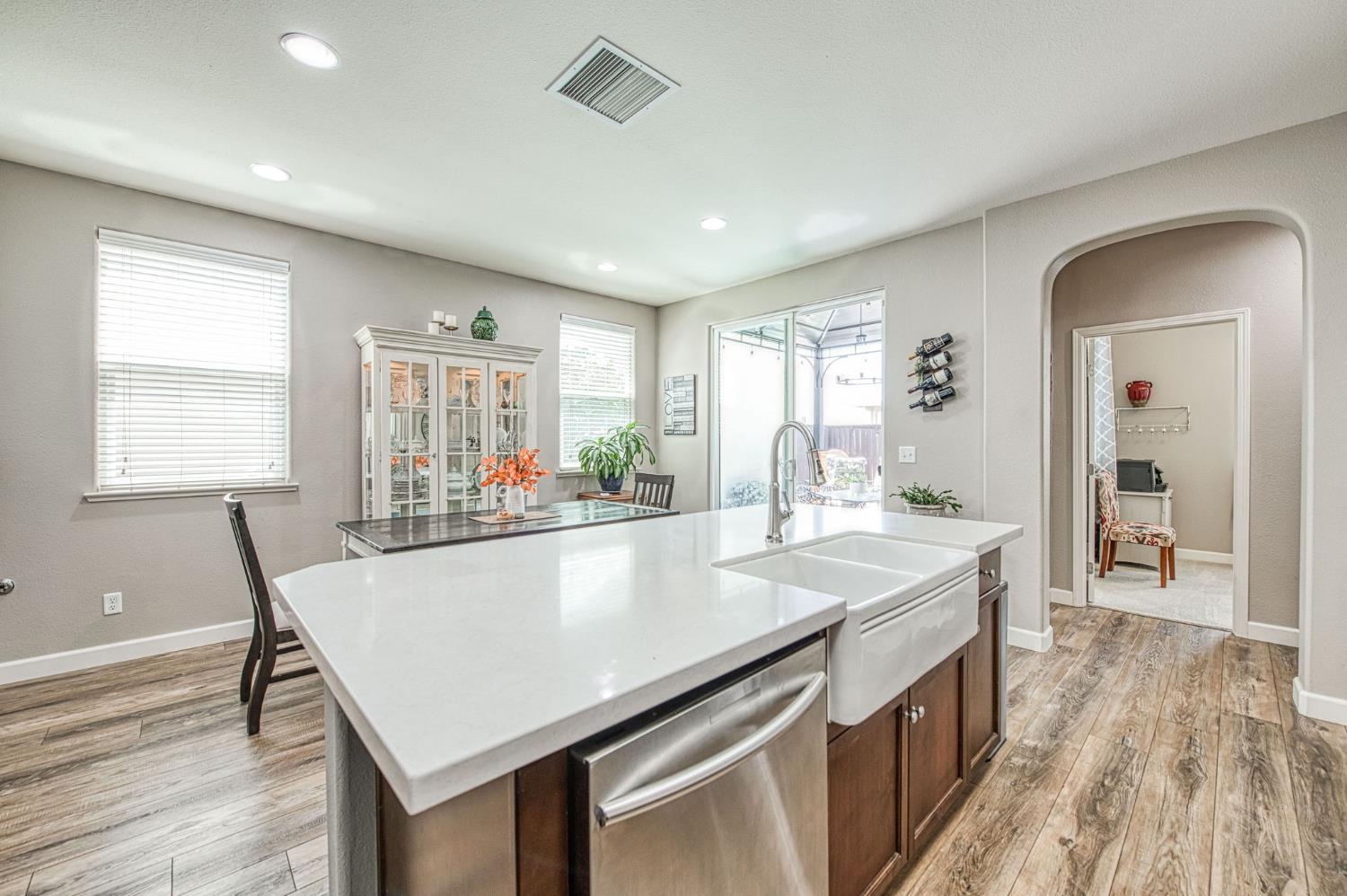 3665 W Black Walnut Ln, Fresno, CA 93711