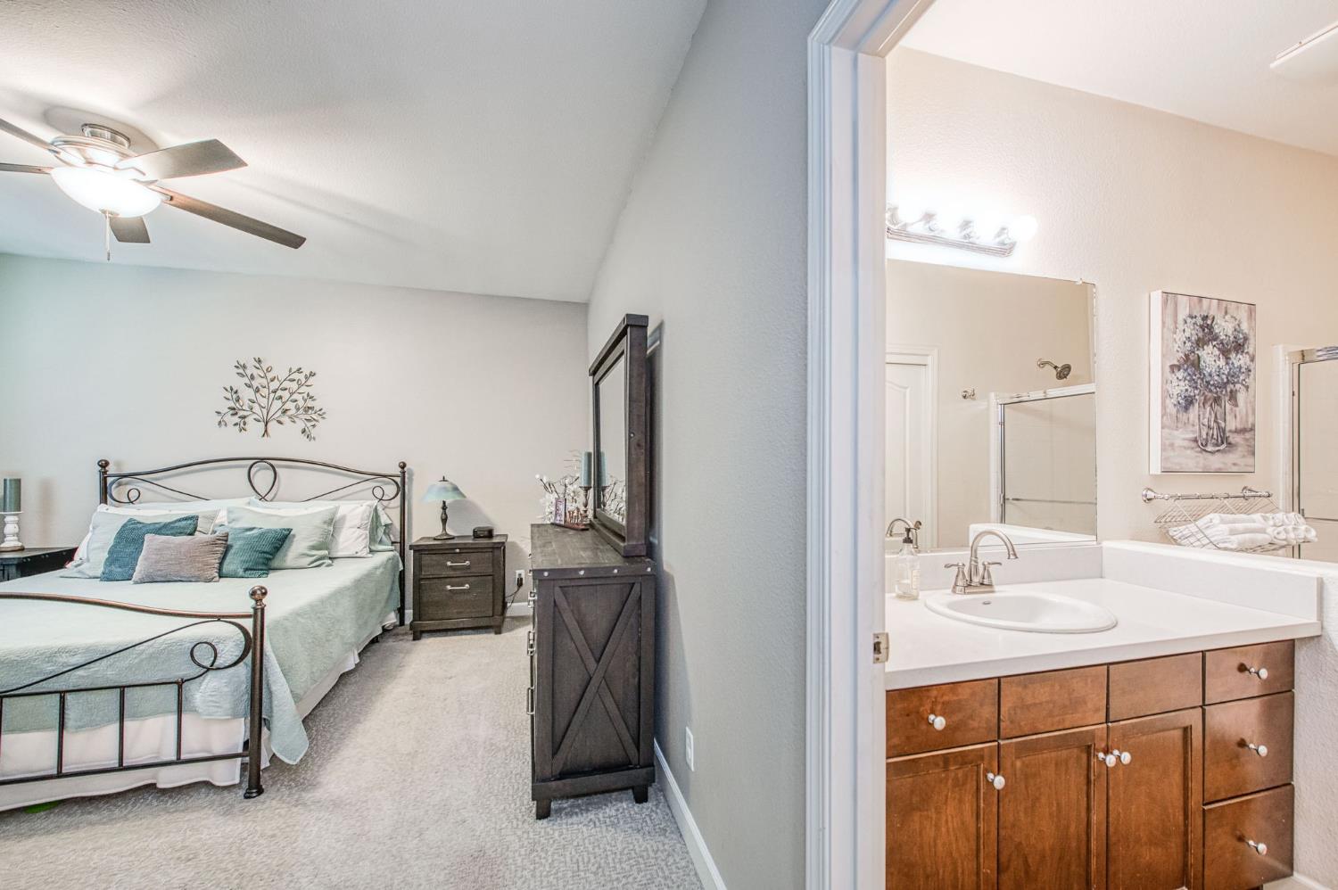 3665 W Black Walnut Ln, Fresno, CA 93711