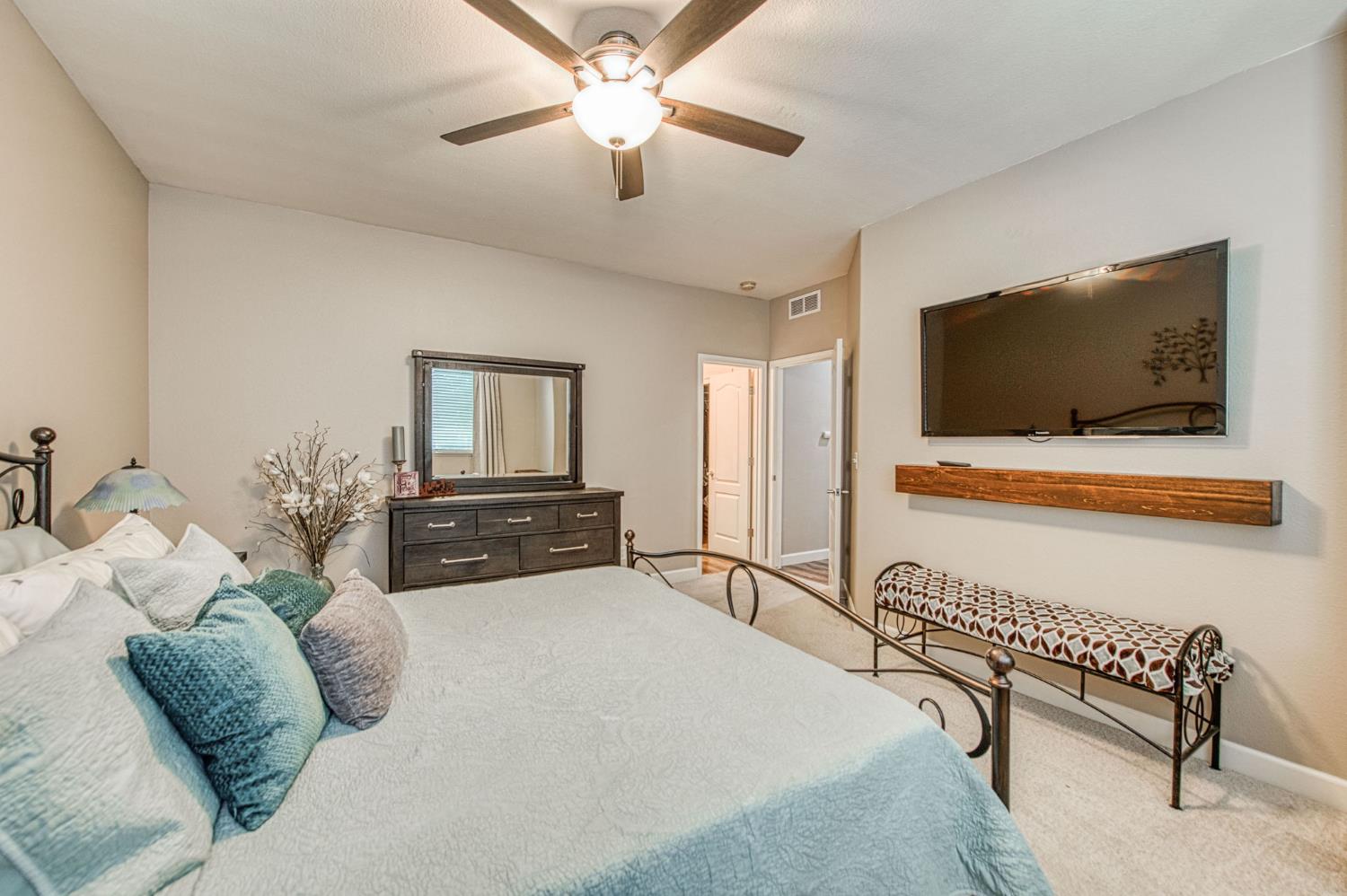 3665 W Black Walnut Ln, Fresno, CA 93711