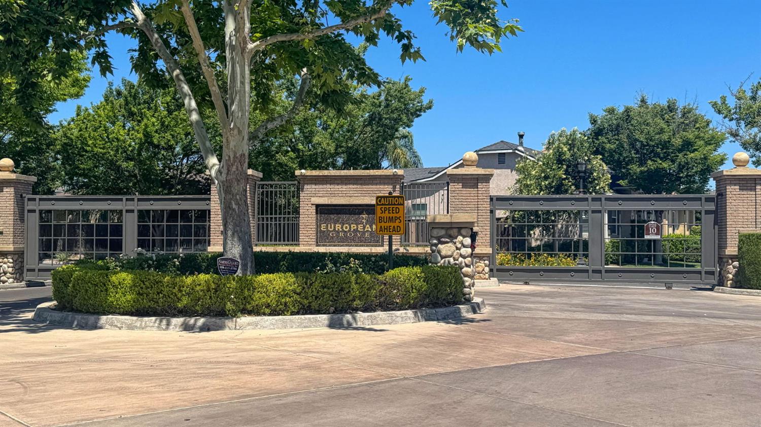 3665 W Black Walnut Ln, Fresno, CA 93711
