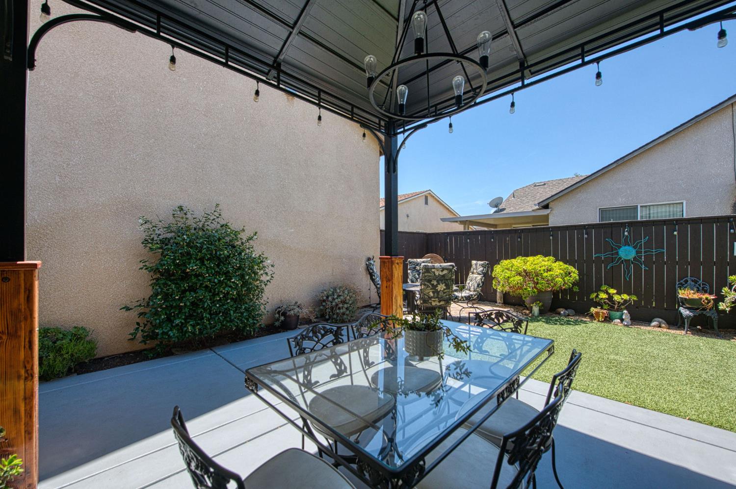 3665 W Black Walnut Ln, Fresno, CA 93711