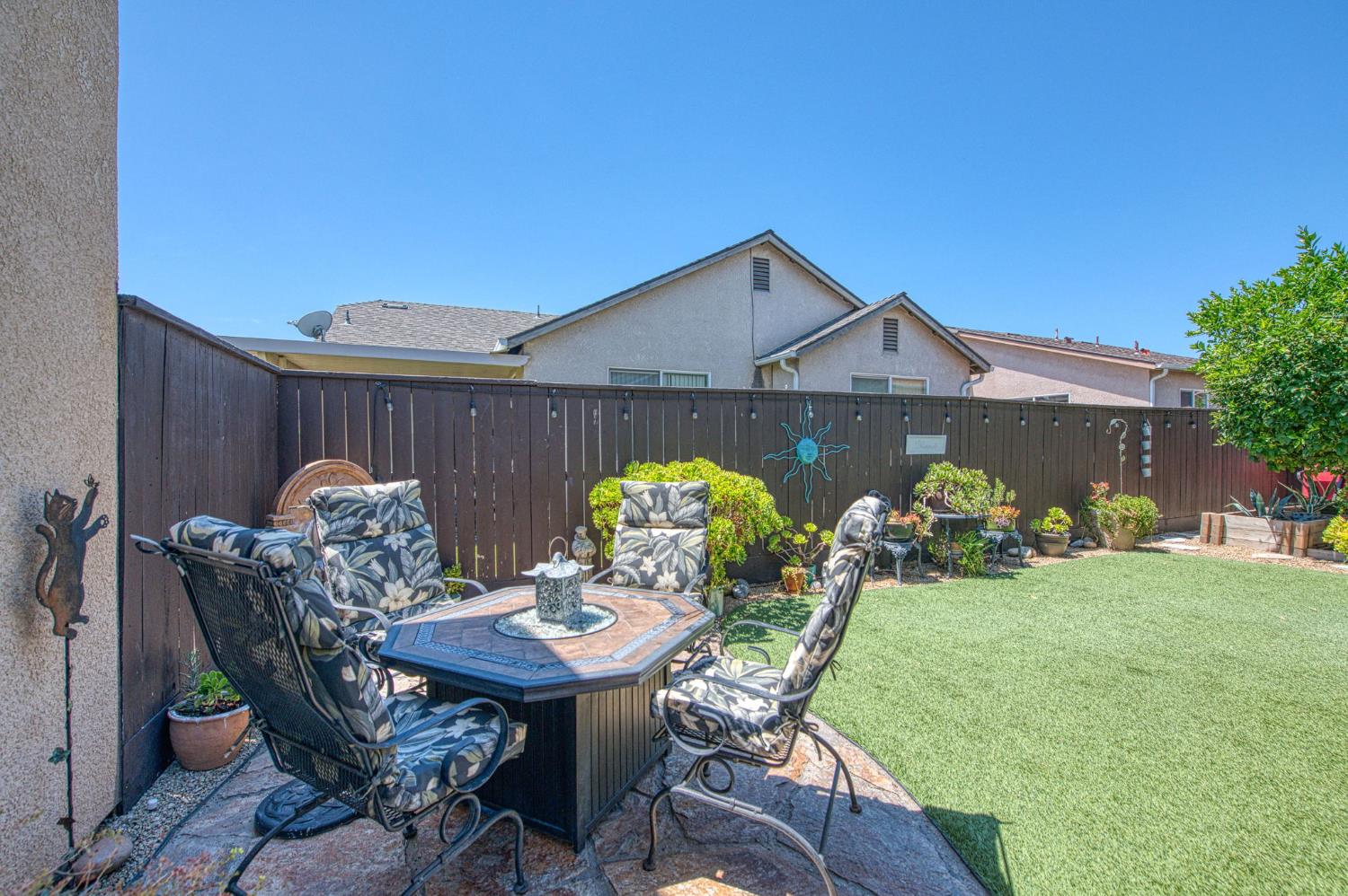 3665 W Black Walnut Ln, Fresno, CA 93711
